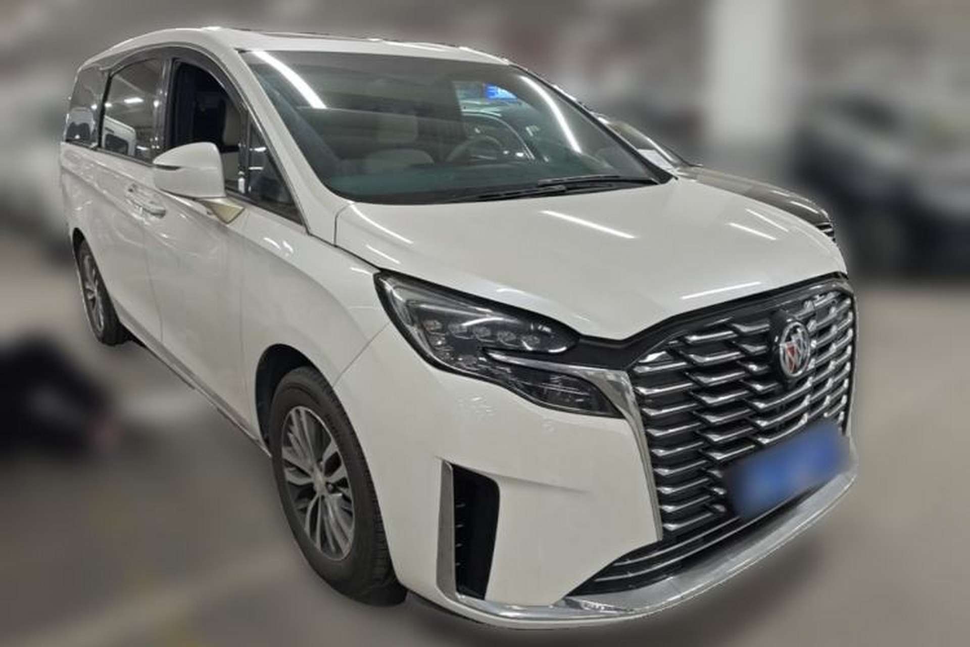 Used Buick GL8 2023 ES Lu Zun Deluxe and Yue Edition Front Right 45 Deg