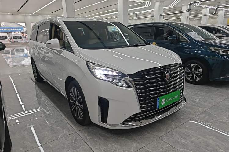 Used Buick GL8 2023 ES Lu Zun Luxury Model Front Right 45 Deg