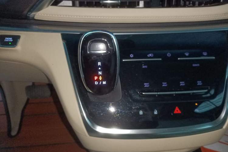 Used Buick GL8 2023 Facelifted Land Cruiser Executive Luxury Version Gear Lever