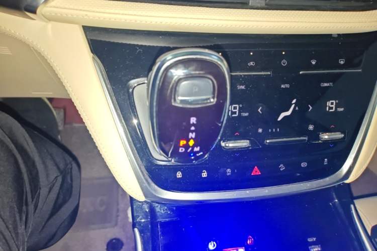 Used Buick GL8 2023 ES Lu Zun Luxury Model Gear Lever