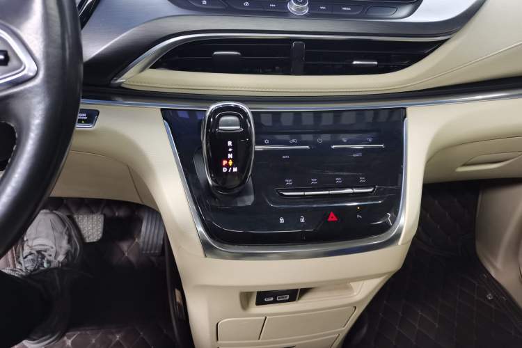 Used Buick GL8 2023 Facelifted Land Cruiser Executive Luxury Version Gear Lever