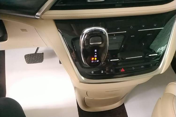 Used Buick GL8 2023 ES Lu Zun Deluxe Model Gear Lever