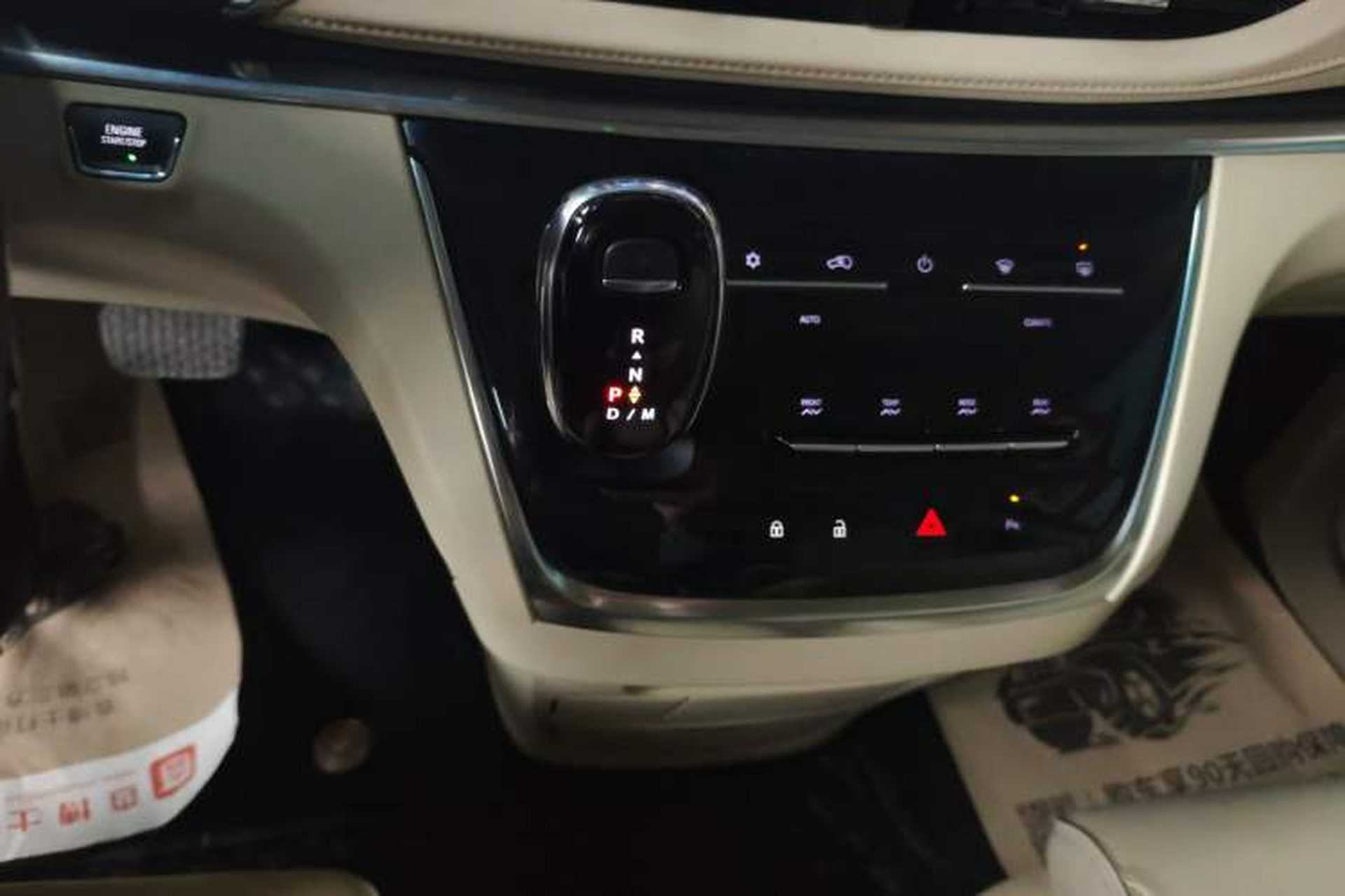 Used Buick GL8 2023 Facelifted Land Cruiser Executive Luxury Version Gear Lever