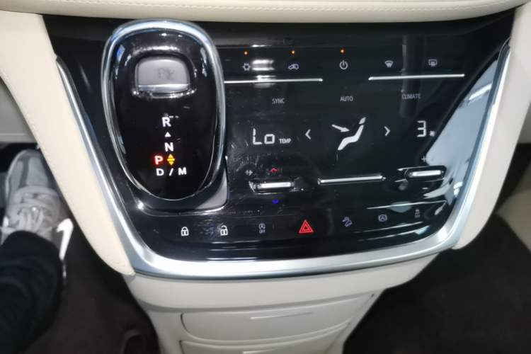 Used Buick GL8 2023 ES Lu Zun Deluxe Model Gear Lever