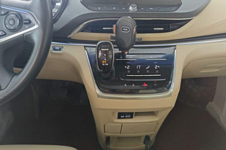 Used Buick GL8 2023 Facelifted Land Cruiser Executive Luxury Version Gear Lever