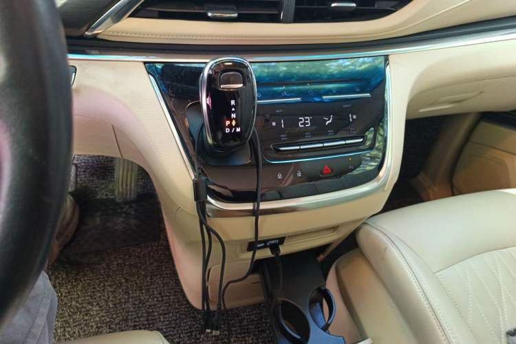 Used Buick GL8 2023 Facelifted Land Cruiser Executive Luxury Version Gear Lever