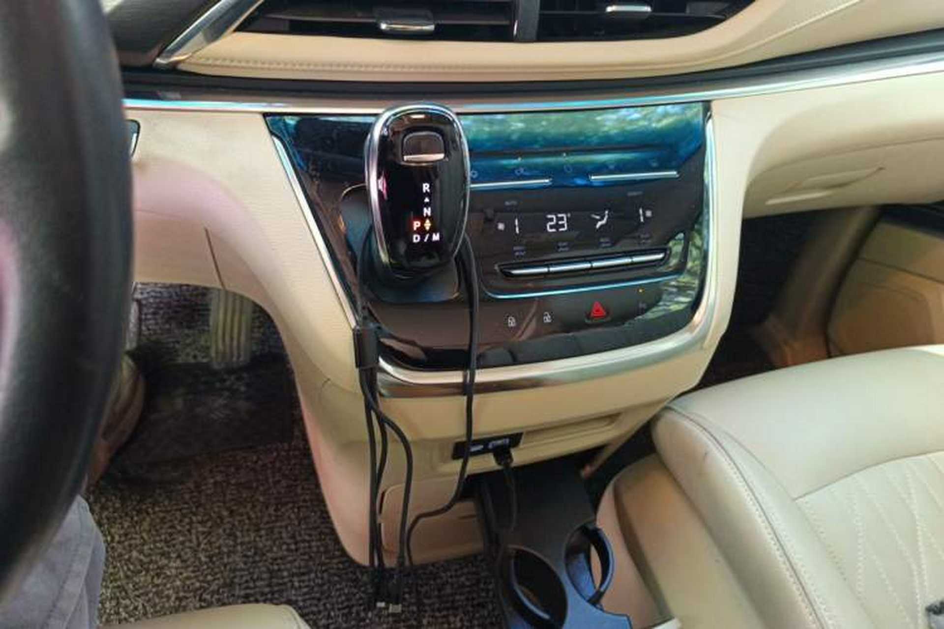 Used Buick GL8 2023 Facelifted Land Cruiser Executive Luxury Version Gear Lever