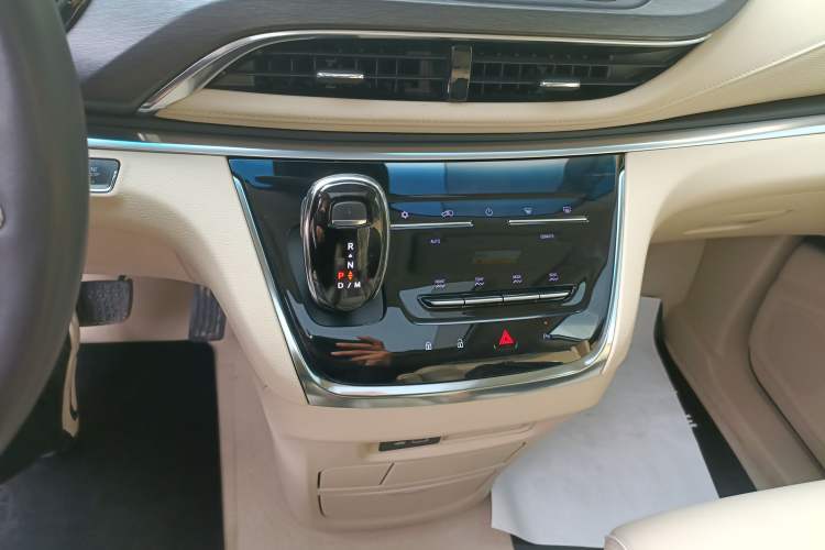 Used Buick GL8 2023 Facelifted Land Cruiser Executive Luxury Version Gear Lever