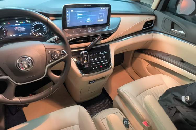 Used Buick GL8 2023 Facelifted Land Cruiser Executive Luxury Version Gear Lever
