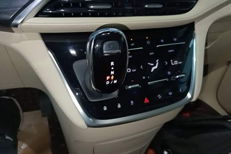 Used Buick GL8 2023 ES Lu Zun Luxury Model Gear Lever