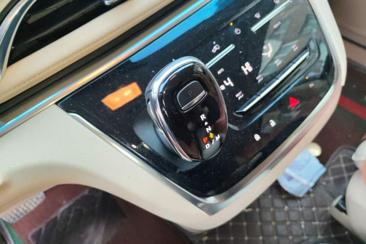 Used Buick GL8 2023 Facelifted Land Cruiser Executive Luxury Version Gear Lever