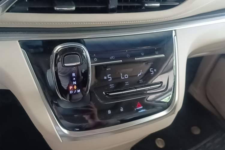 Used Buick GL8 2023 Facelifted Land Cruiser Executive Luxury Version Gear Lever