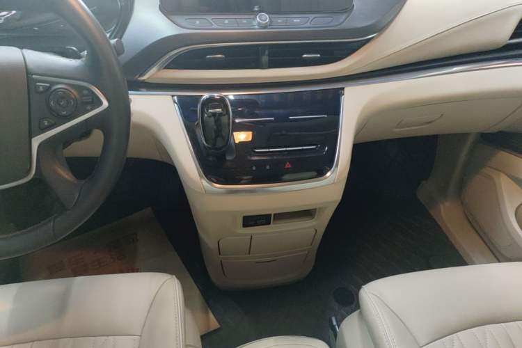 Used Buick GL8 2023 Facelifted Land Cruiser Executive Luxury Version Gear Lever