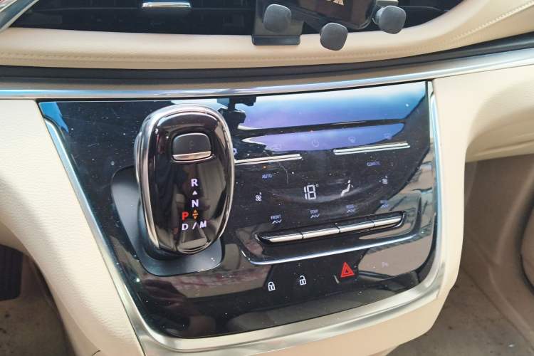 Used Buick GL8 2023 Facelifted Land Cruiser Executive Luxury Version Gear Lever