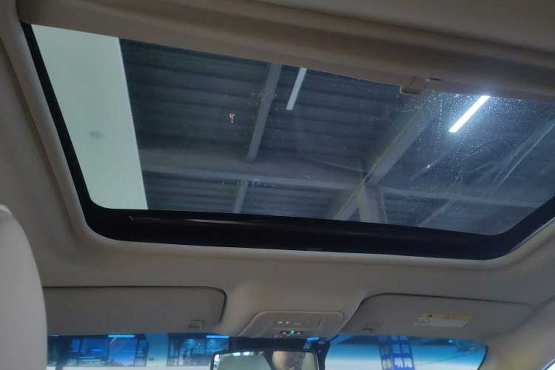 Used Buick GL8 2023 Facelifted Land Cruiser Executive Luxury Version Headliner