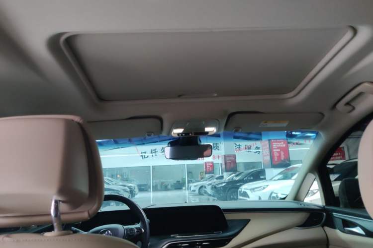 Used Buick GL8 2023 ES Lu Zun Deluxe Model Headliner
