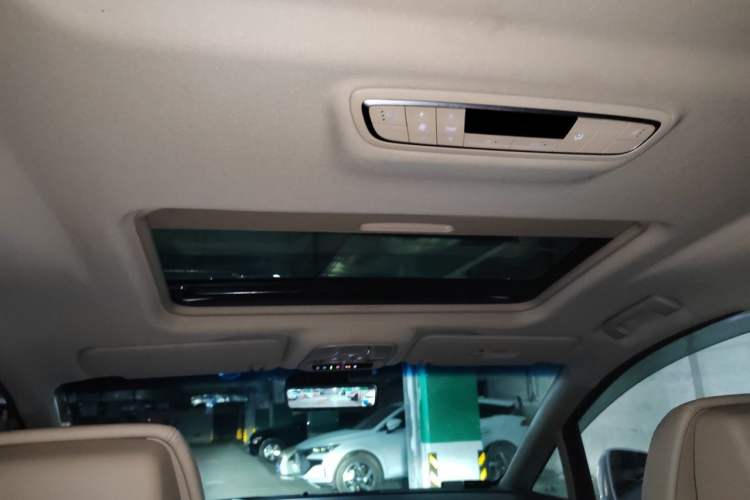 Used Buick GL8 2023 ES Lu Zun Deluxe Model Headliner