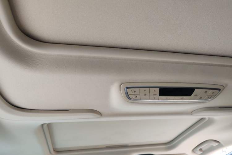 Used Buick GL8 2023 ES Lu Zun Luxury Model Headliner