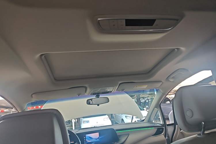 Used Buick GL8 2023 ES Lu Zun Comfort Model Headliner