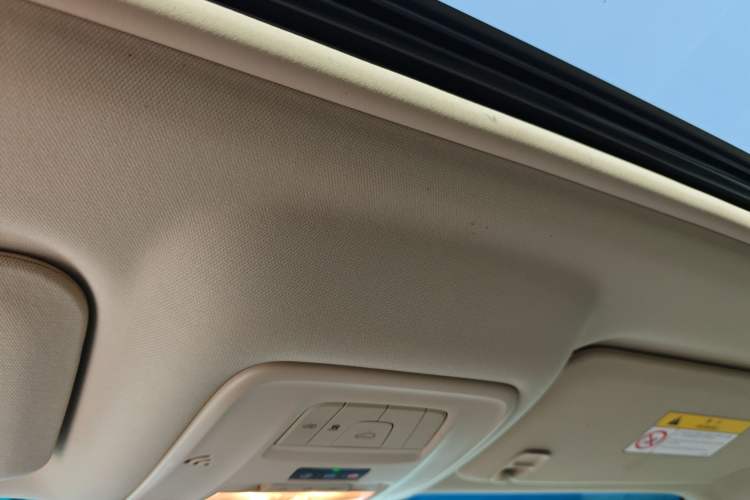 Used Buick GL8 2023 Facelifted Land Cruiser Executive Luxury Version Headliner
