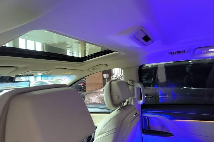 Used Buick GL8 2023 ES Lu Zun Deluxe Model Headliner