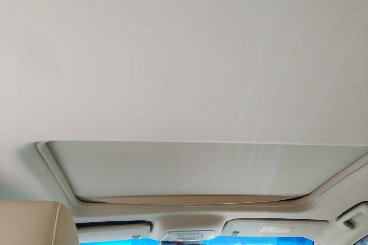 Used Buick GL8 2023 Facelifted Land Cruiser Executive Luxury Version Headliner