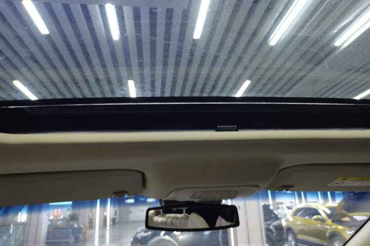 Used Buick GL8 2023 Facelifted Land Cruiser Executive Luxury Version Headliner