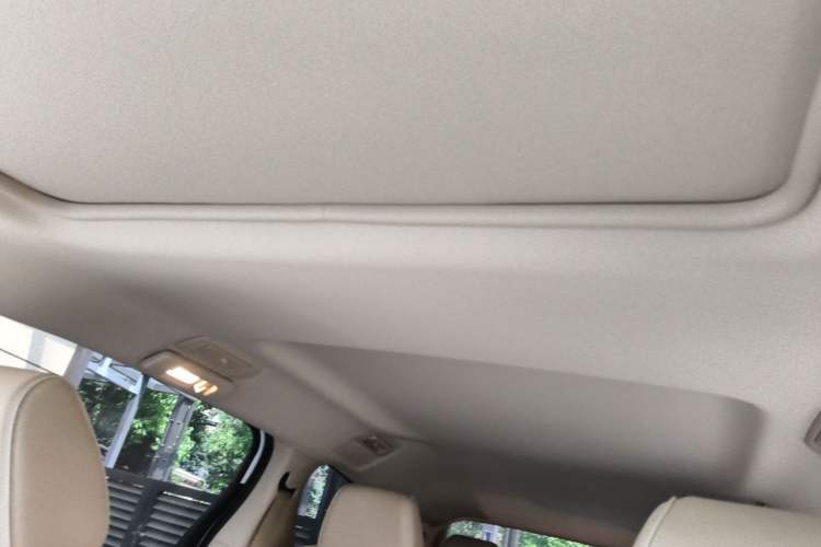 Used Buick GL8 2023 Facelifted Land Cruiser Executive Luxury Version Headliner