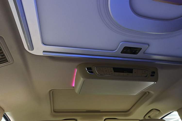 Used Buick GL8 2023 ES Lu Zun Deluxe Model Headliner
