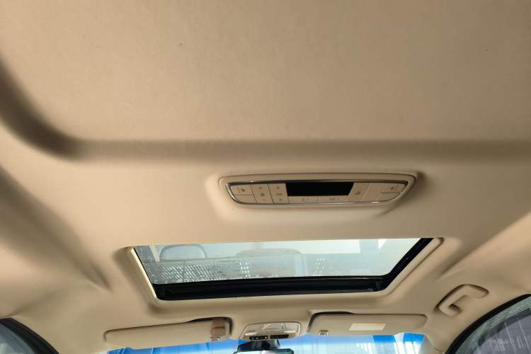 Used Buick GL8 2023 ES Lu Zun Deluxe Model Headliner