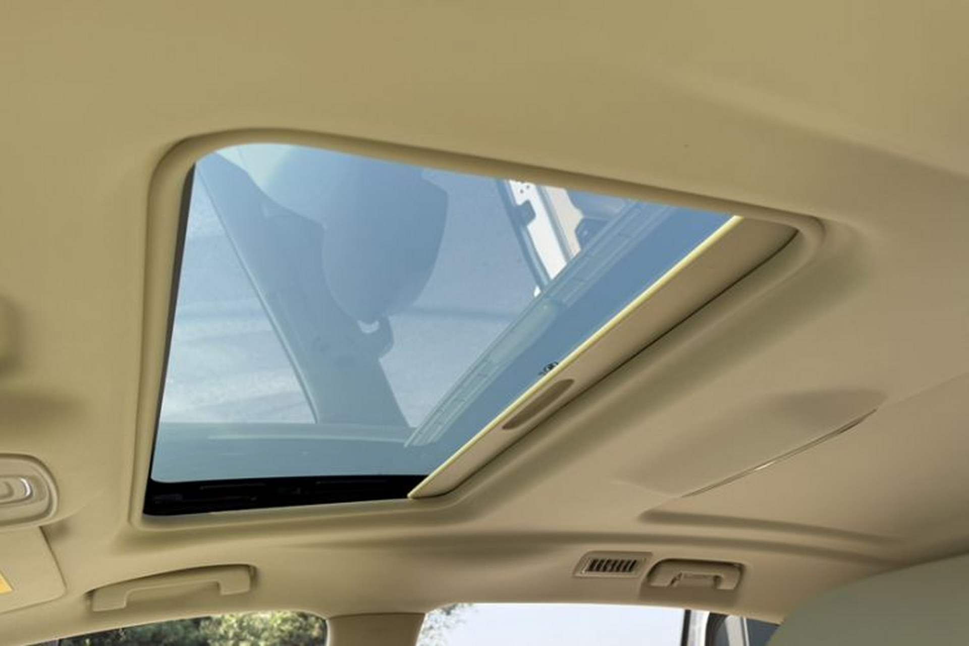 Used Buick GL8 2023 ES Lu Zun Deluxe Model Headliner