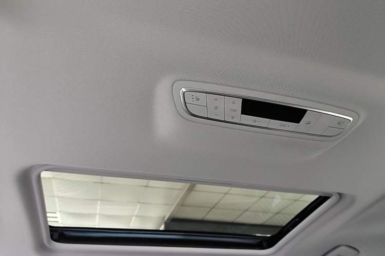 Used Buick GL8 2023 ES Lu Zun Deluxe and Yue Edition Headliner