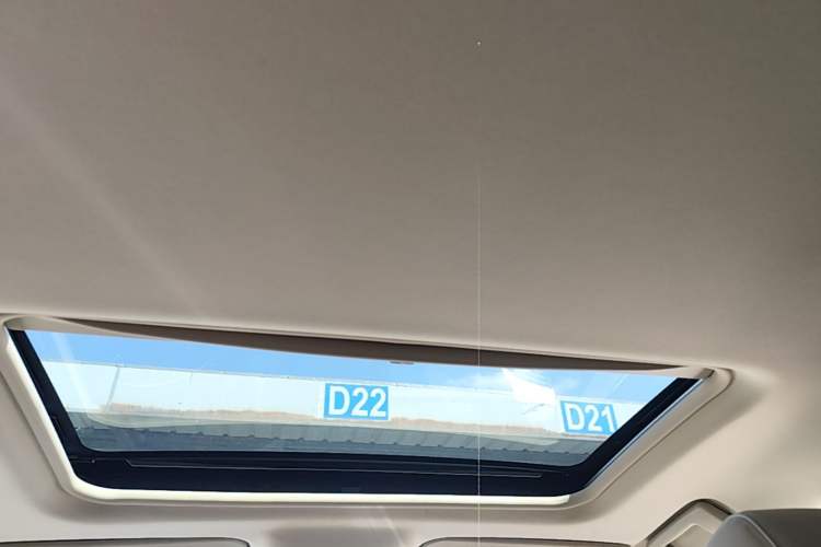 Used Buick GL8 2023 Facelifted Land Cruiser Executive Luxury Version Headliner