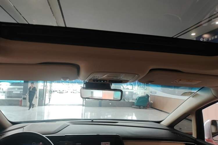 Used Buick GL8 2023 ES Lu Zun Deluxe Model Headliner