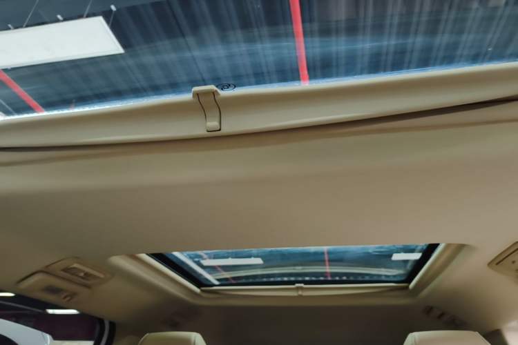 Used Buick GL8 2023 Land Executive Class Deluxe Model Headliner