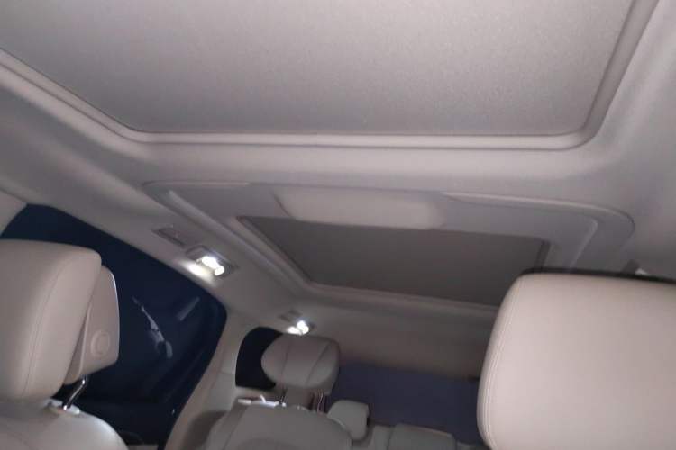 Used Buick GL8 2023 ES Lu Zun Luxury Model Headliner