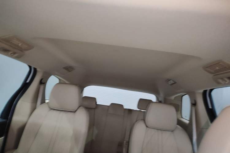 Used Buick GL8 2023 Facelifted Land Cruiser Executive Luxury Version Headliner