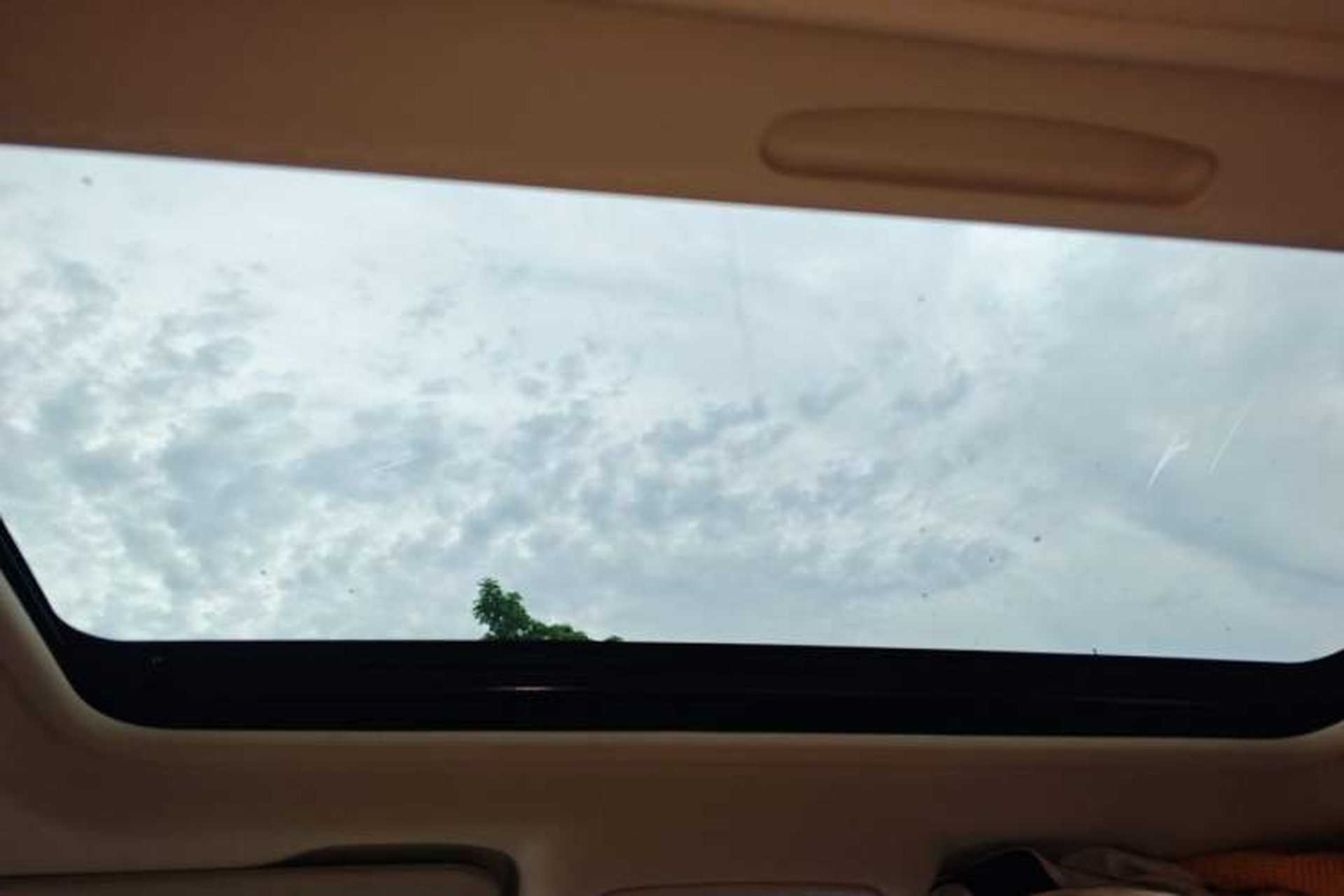 Used Buick GL8 2023 ES Lu Zun Deluxe Model Headliner