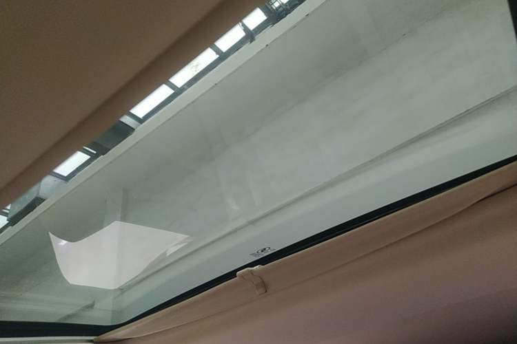 Used Buick GL8 2023 Facelifted Land Cruiser Executive Luxury Version Headliner