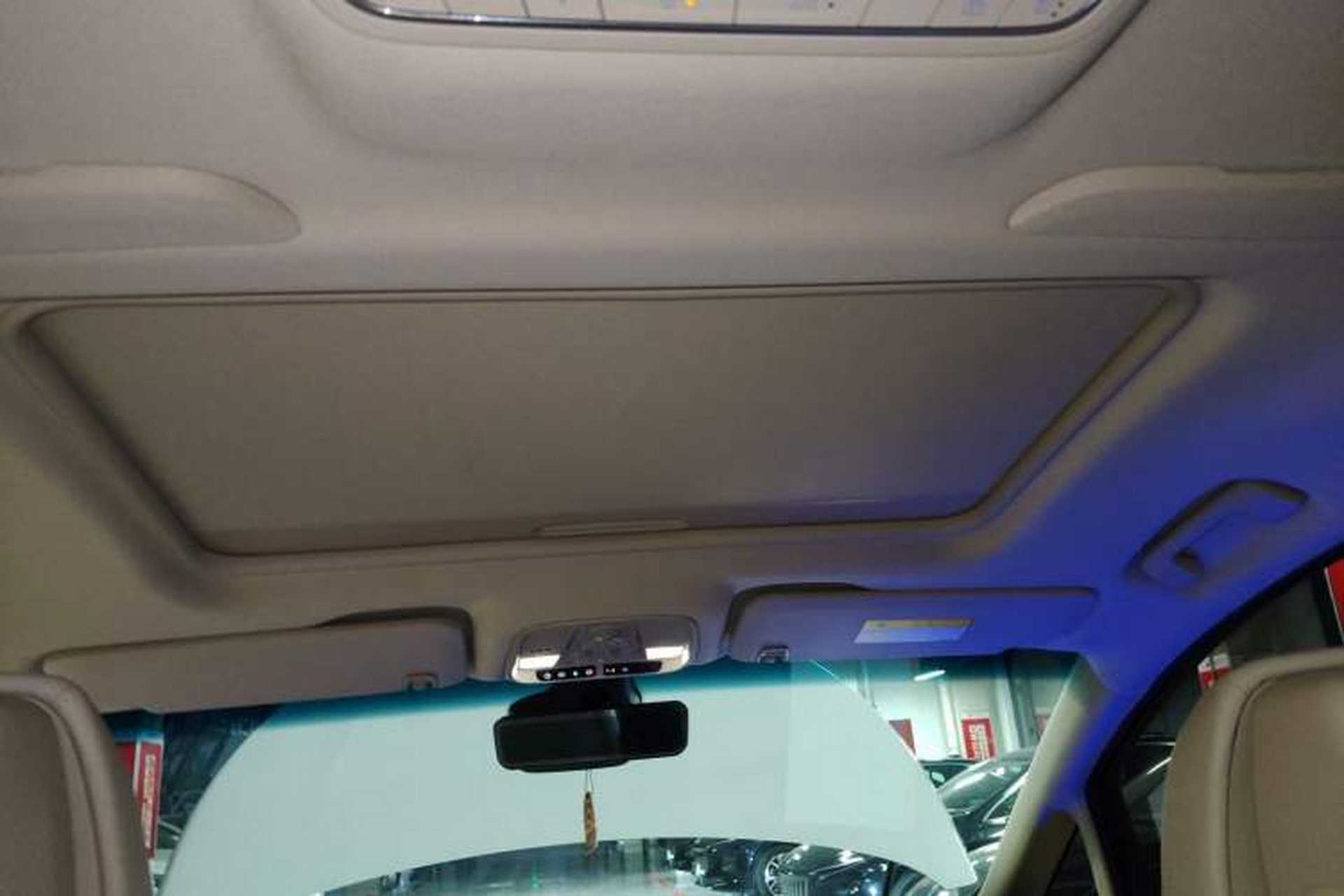 Used Buick GL8 2023 ES Lu Zun Luxury Model Headliner