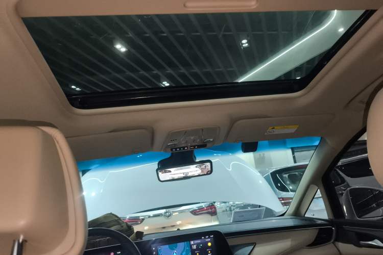 Used Buick GL8 2023 ES Lu Zun Deluxe Model Headliner