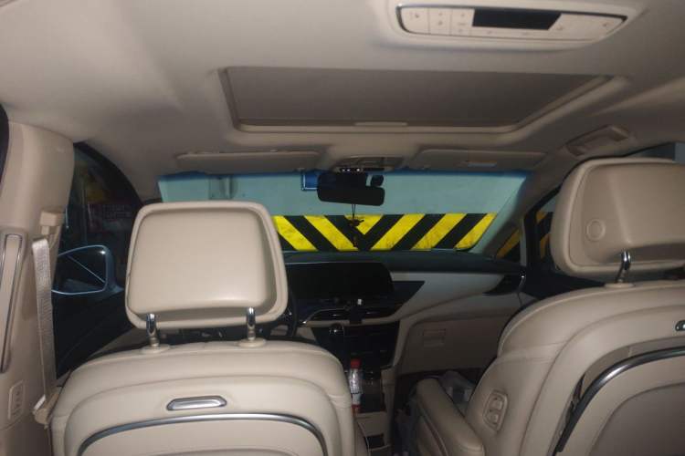 Used Buick GL8 2023 ES Lu Zun Deluxe Model Headliner