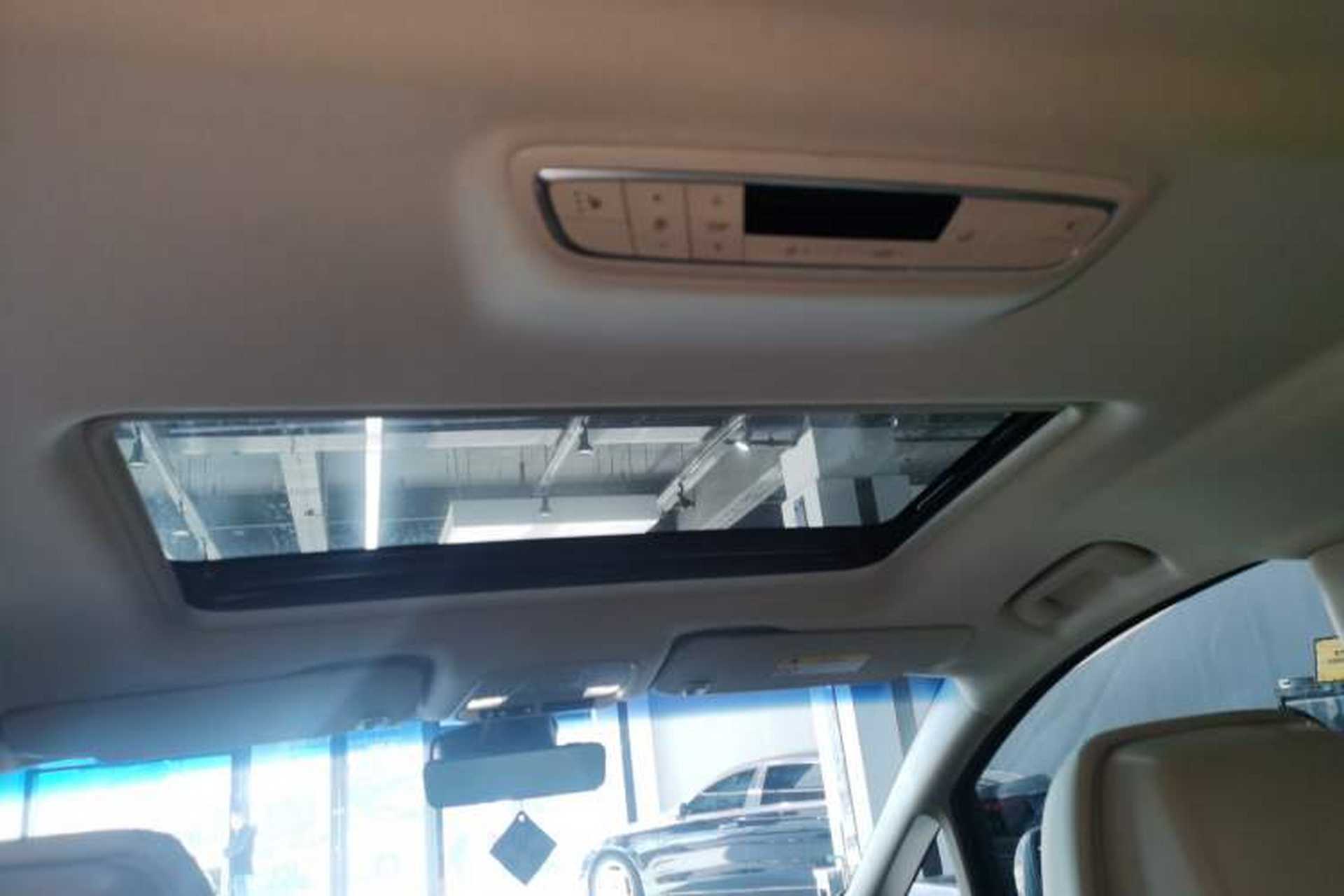 Used Buick GL8 2023 ES Lu Zun Deluxe Model Headliner
