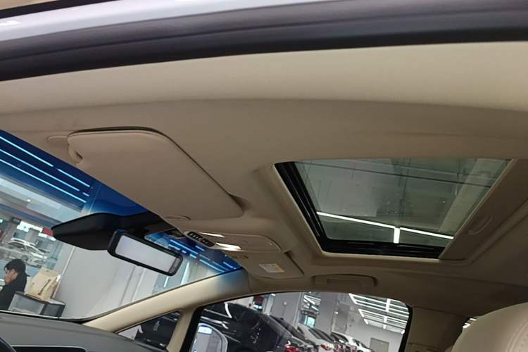 Used Buick GL8 2023 ES Lu Zun Deluxe Model Headliner