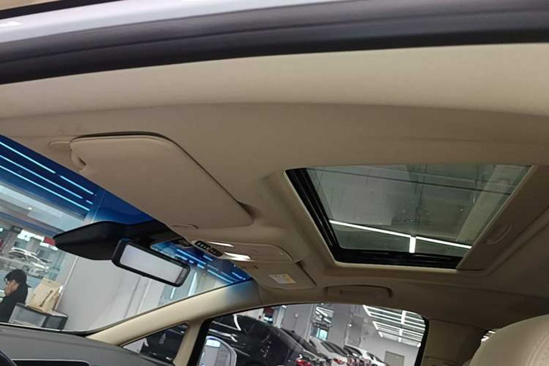 Used Buick GL8 2023 ES Lu Zun Deluxe Model Headliner