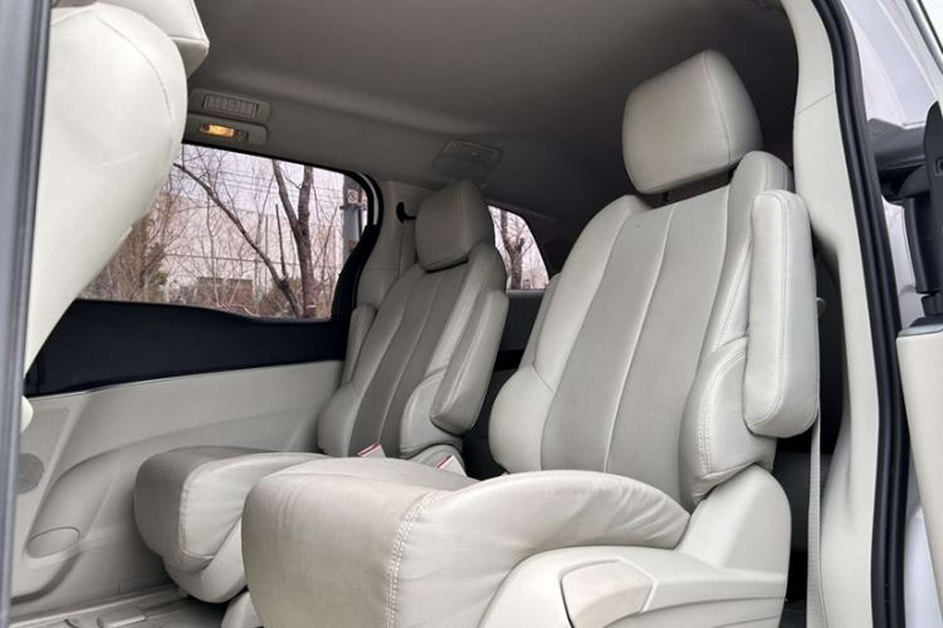 Used Buick GL8 2023 Land Executive Class Smart Enjoyment Model Interior 1