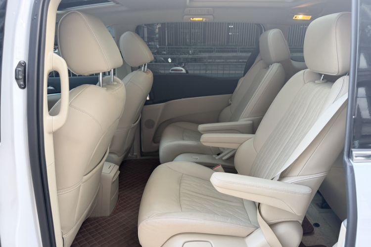 Used Buick GL8 2023 Land Executive Class Deluxe Model Interior 1