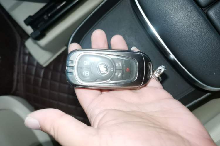 Used Buick GL8 2023 ES Lu Zun Deluxe Model Interior 1