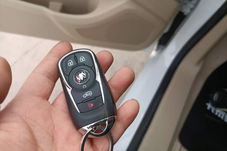 Used Buick GL8 2023 Facelifted Land Cruiser Executive Luxury Version Interior 1