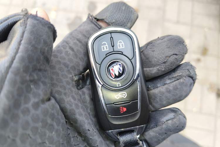 Used Buick GL8 2023 Facelifted Land Cruiser Executive Luxury Version Interior 1